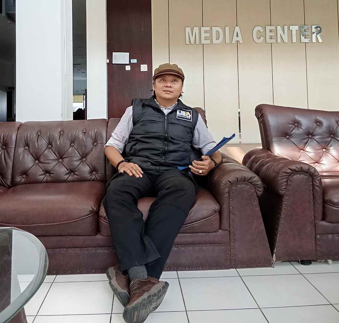 Bupati LIRA Kabupaten Malang Wiwid Tuhu, S.H., M.H. hadir langsung dalam sidang di Ruang Sidang Cakra 2 Pengadilan Negeri Kepanjen, Rabu (6/5/2026) siang. (foto:sol/suaramalang.com)