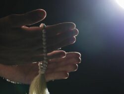 Sholawat Nasabe Kanjeng Nabi: Pujian dan Sanjungan kepada Nabi Muhammad SAW dalam Bahasa Jawa