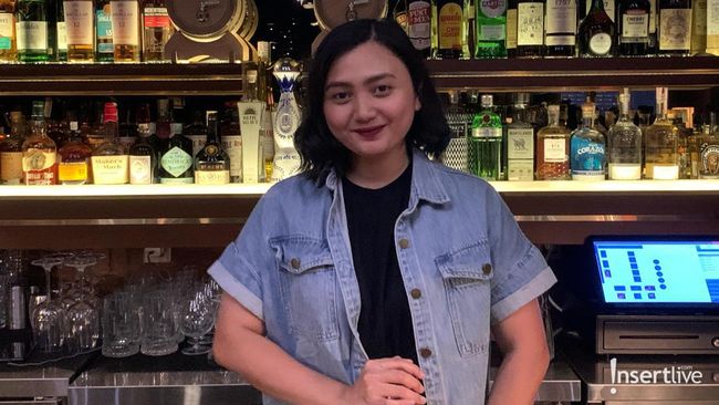 Lebih dari Sekedar Cantik: Kegigihan dan Talenta Bartender Wanita Jakarta