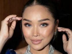Menolak Tua! Kiat Titi DJ Menjaga Kecantikan dan Kesegaran di Usia 57 Tahun Menolak Tua! Kiat Titi DJ Menjaga Kecantikan dan Kesegaran di Usia 57 Tahun