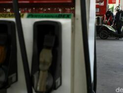 Bensin di Indonesia Mahal? Coba Lihat 10 Negara Ini, Harganya Bikin Geleng-geleng! Bensin di Indonesia Mahal? Coba Lihat 10 Negara Ini, Harganya Bikin Geleng-geleng!