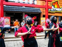 Dari Pengacara Kondang ke Juragan Ramen, Hotman Paris Jualan Mie Seharga Rp5 Ribu! Dari Pengacara Kondang ke Juragan Ramen, Hotman Paris Jualan Mie Seharga Rp5 Ribu!
