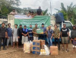 Petrokimia Berikan Bantuan Paket Sembako untuk Masyarakat Terdampak Banjir Malang Selatan