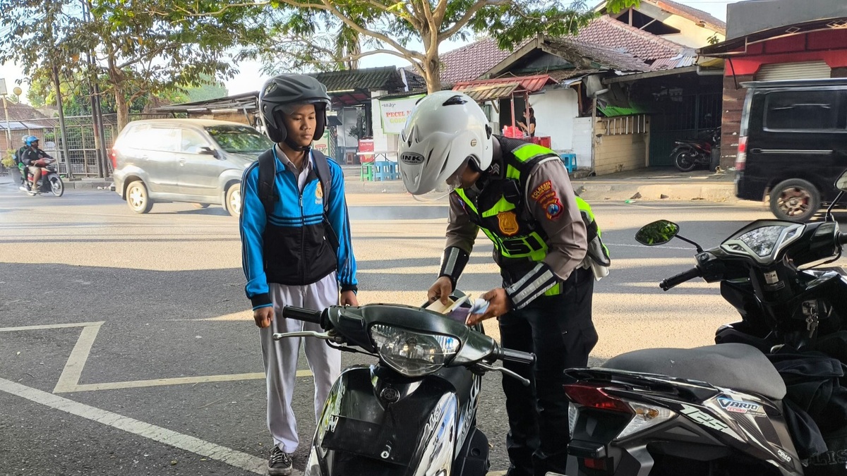 Hari Kedua Ops Patuh Semeru 2025, Satlantas Polresta Malang Kota Fokuskan Teguran Presisi dan Edukasi Masyarakat