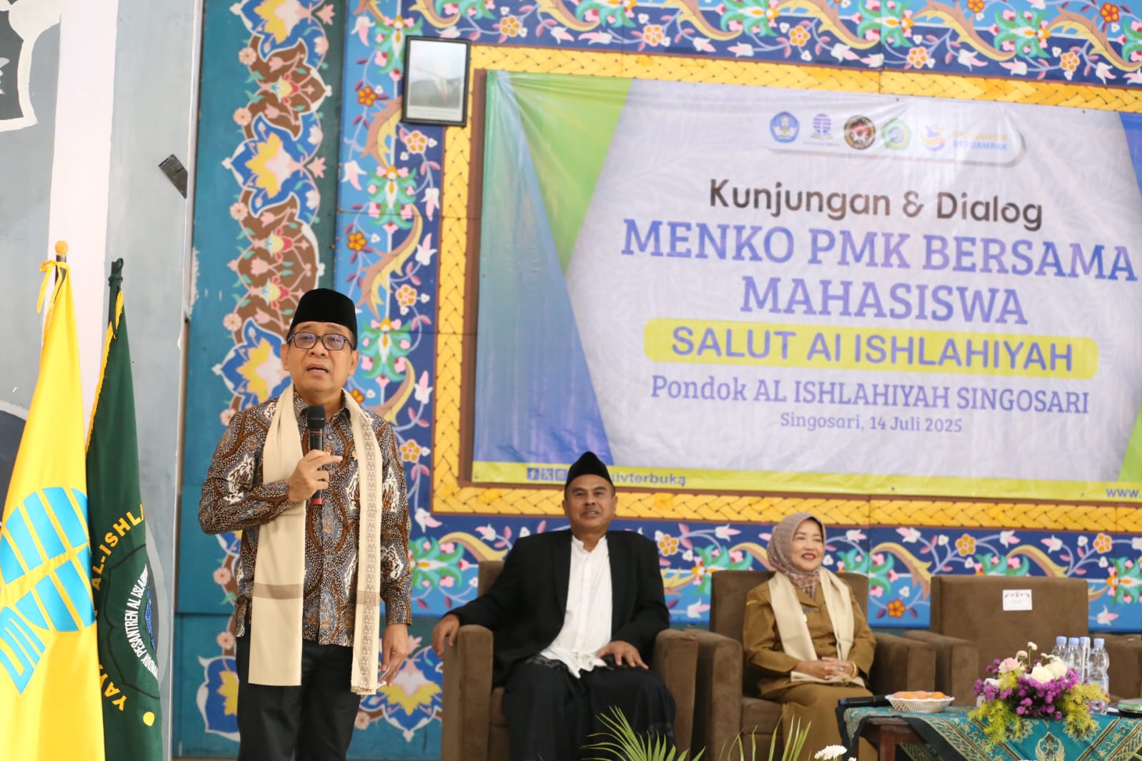 Dorong SDM Unggul, Menko PMK Tekankan Penguasaan Bahasa dan Literasi Digital di Pesantren
