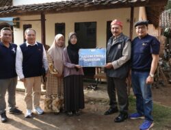 Dekan FISIP UB Turun Gunung Berikan Beasiswa Sampai Lulus dan Laptop untuk Arini