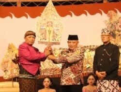 Pagelaran Wayang Kulit dengan Lakon Wahyu Cakraningrat Warnai Bersih Desa Bandungrejo