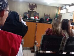 Setelah ditunda beberapa kali, Terdakwa Penipuan Terhadap Seorang Nenek yang Dirugikan 2, 3 Miliar dan 2 Sertifikat Rumah, Hanya Dituntut 18 Bulan