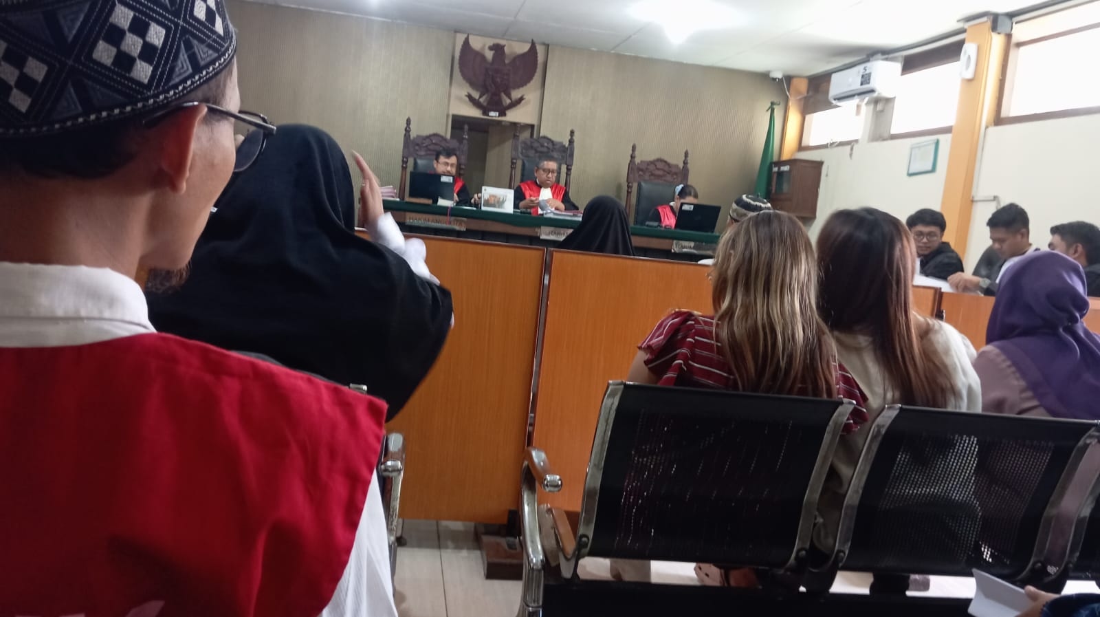 Setelah ditunda beberapa kali, Terdakwa Penipuan Terhadap Seorang Nenek yang Dirugikan 2, 3 Miliar dan 2 Sertifikat Rumah, Hanya Dituntut 18 Bulan