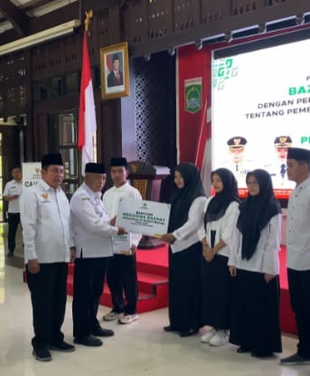 Pemkab Malang Dukung Pendidikan Karakter, 126 Mahasiswa Baru Terima Beasiswa dari BAZNAS