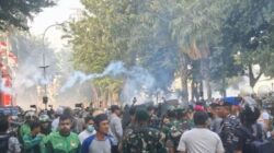 Ricuh Aksi Ojol di Mako Brimob Kwitang, Marinir Terbakar Molotov, Brimob Tembakkan Gas Air Mata