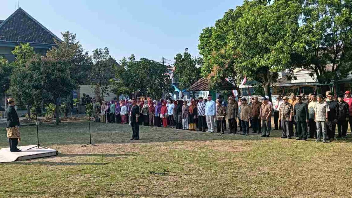 Satukan Berbagai Etnis, Warga Perum BMW Sulfat Gelar Upacara HUT RI ke-80