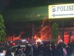 Ricuh di Jogja! Mobil Polisi Dibakar, Aliansi Tuntut Copot Kapolr dan Sahkan RUU Perampasan Aset