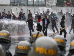 Jurnalis ANTARA Jadi Korban Pemukulan Polisi, Sorotan Represi Aparat di Aksi Demo DPR Jurnalis ANTARA Jadi Korban Pemukulan Polisi, Sorotan Represi Aparat di Aksi Demo DPR