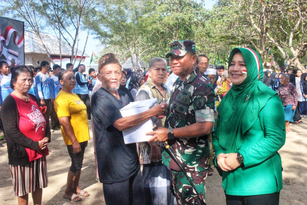 TNI dan Warga Bersatu Jaga Laut, Danrem 083/Baladhika Jaya Pimpin Kegiatan Hari Kedua di Sendang Biru