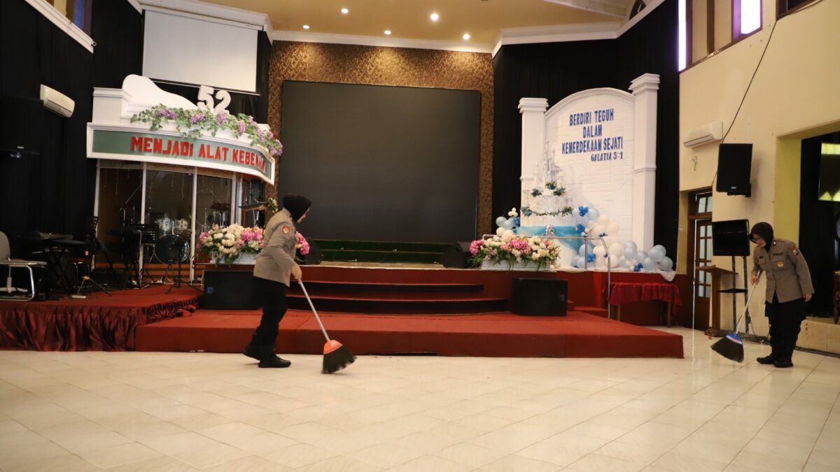 Sambut HUT ke-77, Polwan Polresta Malang Kota Gelar Bakti Religi di Sejumlah Tempat Ibadah