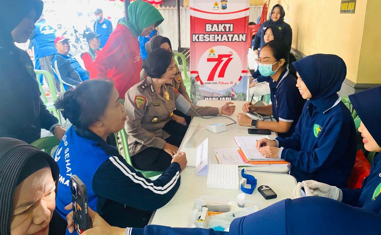 Jelang HUT ke-77 Polwan Polresta Malang Kota Gelar Bakti Kesehatan Gratis untuk Lansia