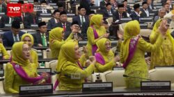 Gaji DPR Tembus Rp100 Juta, Guru Honorer & Pekerja Lepas Masih Bertahan di Rp300 Ribu–Rp1 Juta