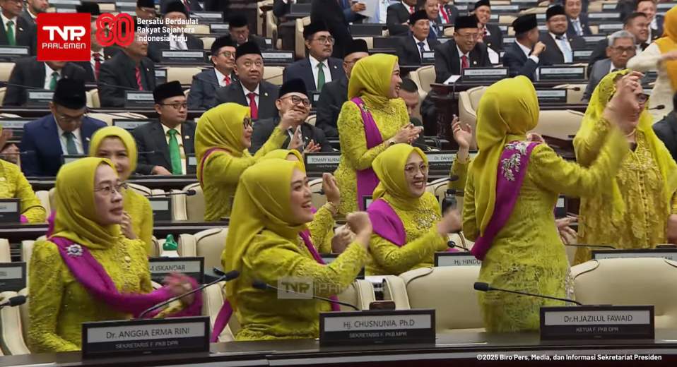 Gaji DPR Tembus Rp100 Juta, Guru Honorer & Pekerja Lepas Masih Bertahan di Rp300 Ribu–Rp1 Juta