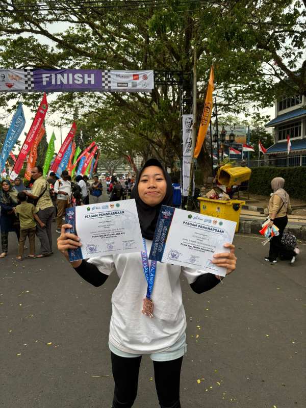 Azzahra Khayla Raih Podium Nasional, SMAN 2 Malang Moncer di Kejuaraan Sepatu Roda Piala Wali Kota XII