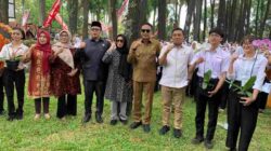 Peduli Lingkungan, Walikota Ajak Mahasiswa Baru Tanam 150 Anggrek untuk Hidupkan Kembali Citra Kota Bunga