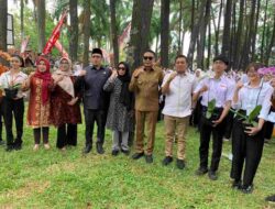 Peduli Lingkungan, Walikota Ajak Mahasiswa Baru Tanam 150 Anggrek untuk Hidupkan Kembali Citra Kota Bunga