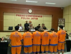 Demo Ricuh di Surabaya-Sidoarjo: 18 Orang Ditangkap, Buku Karl Marx Disita Polisi