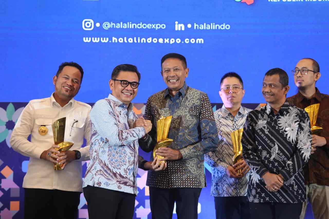 Kota Malang Raih Penghargaan Indonesia Halal Award Terbaik I Tingkat Nasional dari Kementerian Perindustrian RI
