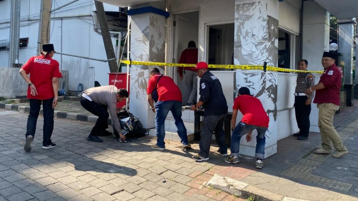 Solidaritas MADAS: Bersihkan Pos Terbakar dan Serukan Malang Tetap Kondusif
