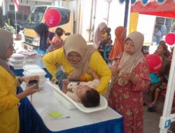 Bentuk Kepedulian, Alfamart Gelar Posyandu Periksa Ratusan Balita dan Puluhan Lansia