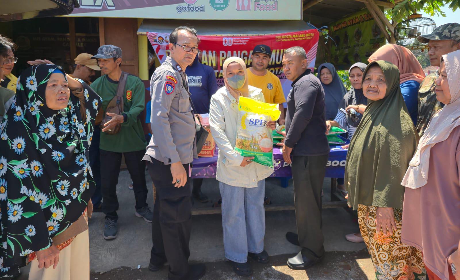 Polresta Malang Kota Kembali Gelontorkan 22 Ton Beras Murah, Warga Sumringah