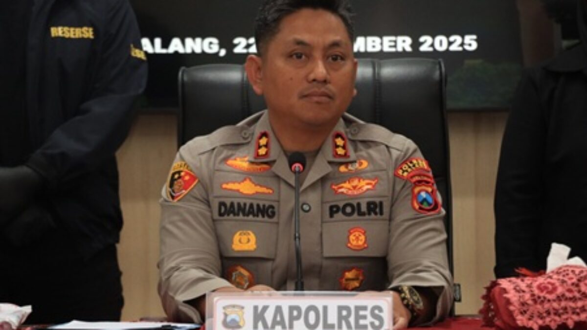 Jejak Provokasi WhatsApp Group di Balik Perusakan Polsek Pakisaji, Polisi Ungkap Kronologi dan Bukti Digital