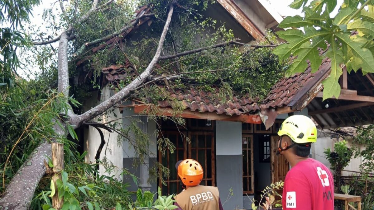 Hujan Deras dan Angin Kencang Terjang Gondanglegi, 4 Rumah Warga Malang Rusak