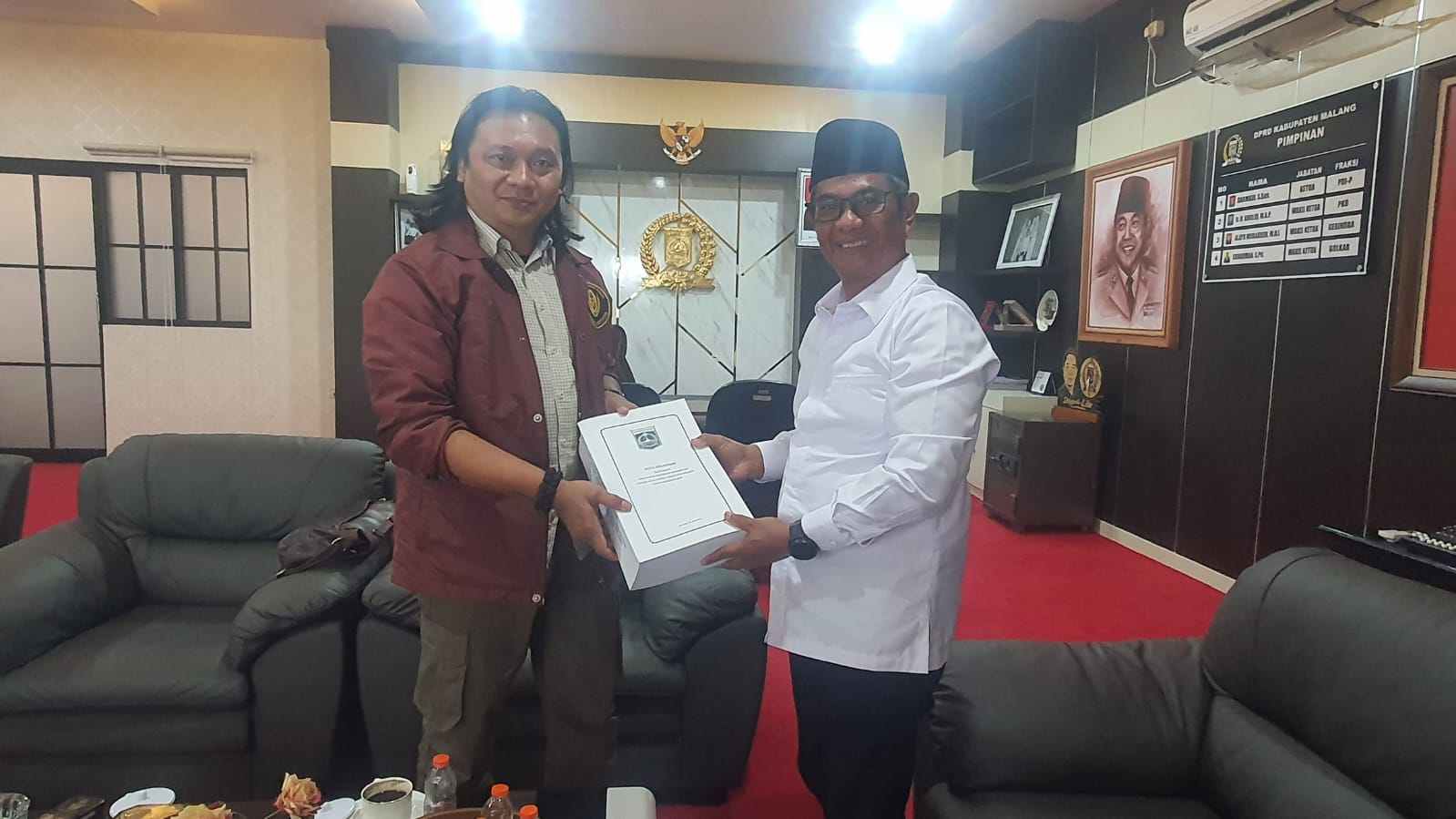 Terbaru! DPRD Serahkan Buku APBD ke LIRA, Skandal Dana BOS dan Aset Hilang Masuk Tahap Investigasi
