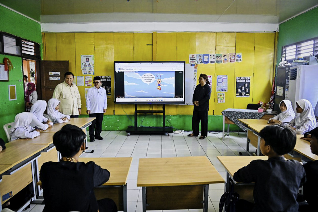 330 Ribu Smart TV Rp8,58 Triliun Dibagikan ke Sekolah, ICW Sebut Rawan Korupsi