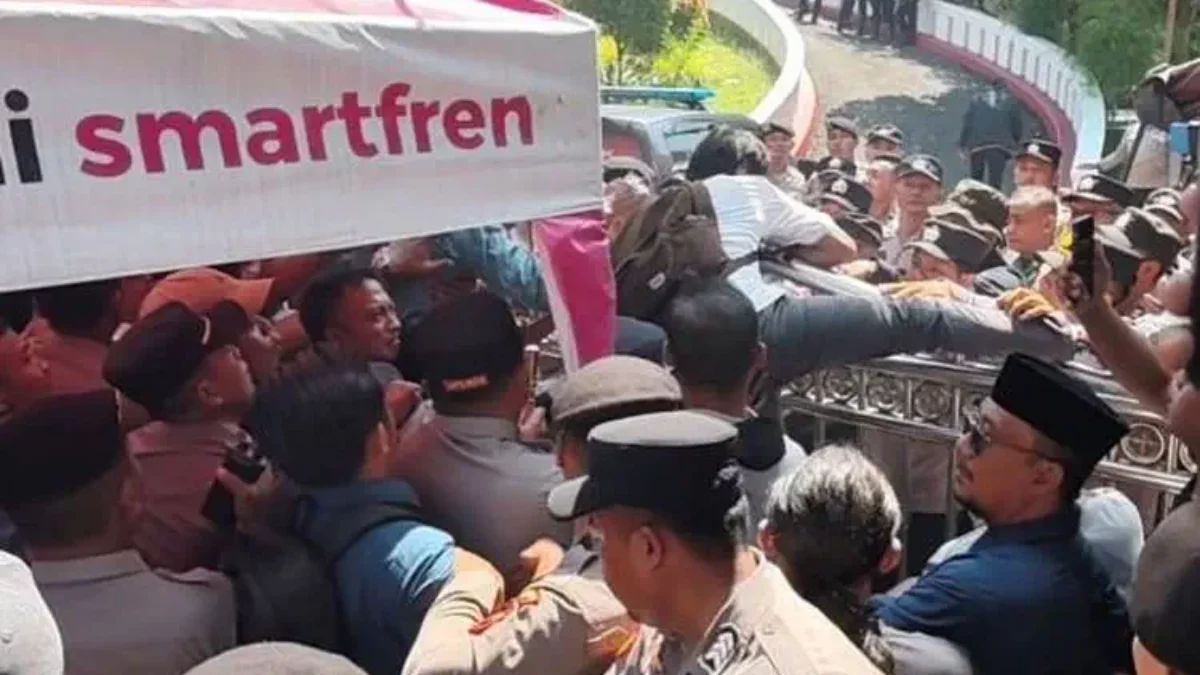 Ricuh DPRD Pati: Koordinator AMPB Dikeroyok Pendukung Bupati Sudewo, Isu Pemakzulan Menguat