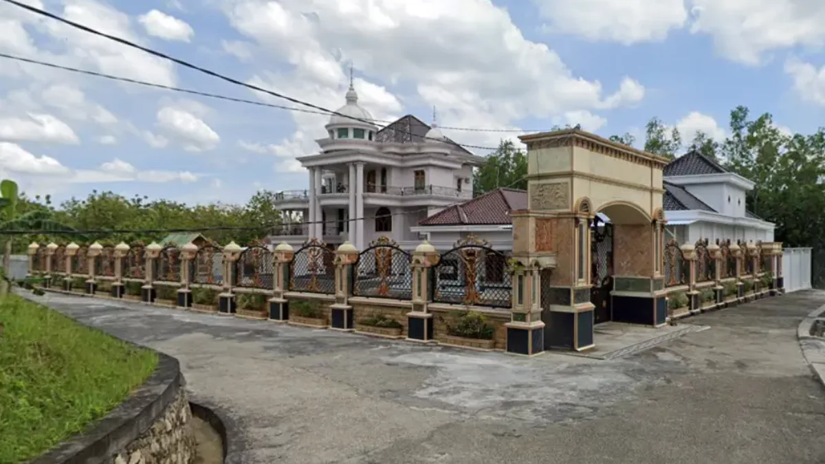 Digerebek Polda, Rumah Bak Istana Milik Kades di Bangkalan Disita dalam Kasus Narkoba