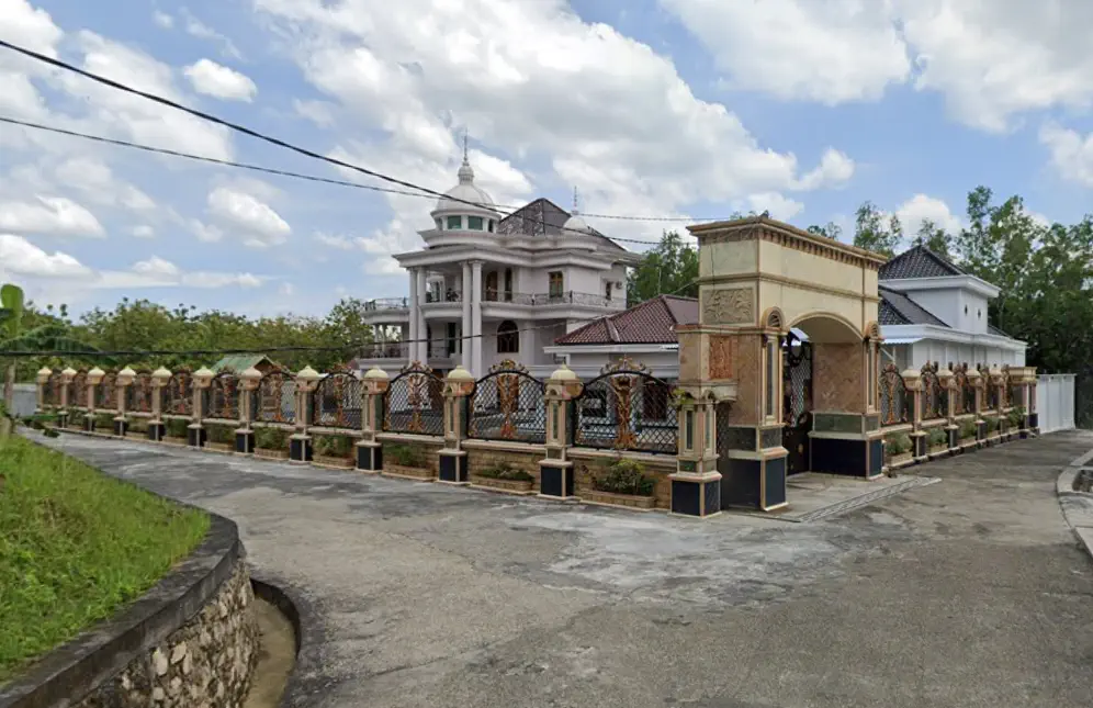 Digerebek Polda, Rumah Bak Istana Milik Kades di Bangkalan Disita dalam Kasus Narkoba