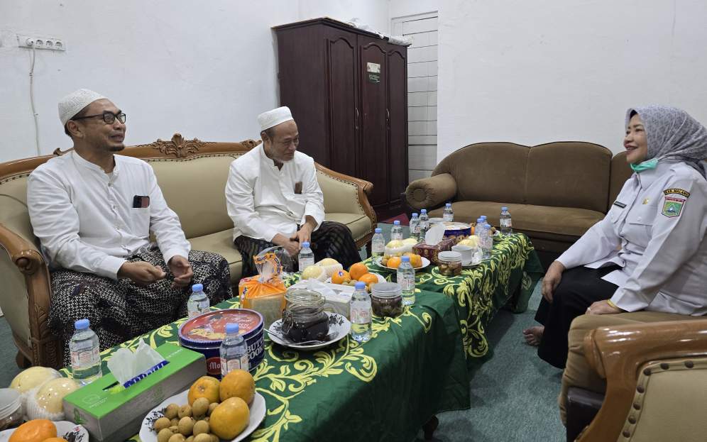 Wabup Malang Lathifah Shohib Sowan ke KH Abdul Salam Mujib, Doakan Ponpes Al Khoziny Bangkit Usai Musibah