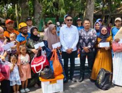 Salurkan Bantuan ke Warga Terdampak, Wali Kota Malang Imbau Waspadai Cuaca Ekstrem yang Sering Terjadi Salurkan Bantuan ke Warga Terdampak, Wali Kota Malang Imbau Waspadai Cuaca Ekstrem yang Sering Terjadi
