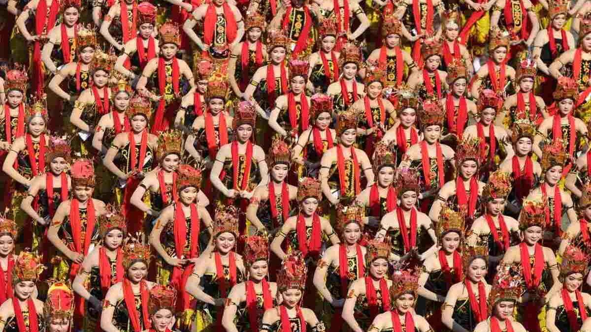 Gandrung Sewu 2025: 1.000 Penari Tampilkan Keelokan Budaya Banyuwangi di Panggung Selat Bali