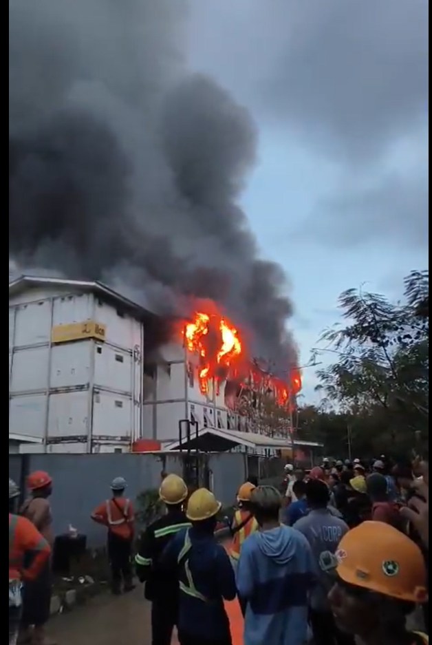Kebakaran Hanguskan Hunian Pekerja Konstruksi IKN, Belasan Armada Damkar Dikerahkan