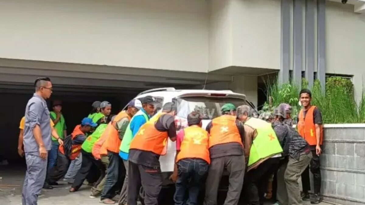 PN Malang Eksekusi Rumah Mewah Rp6,9 Miliar di Permata Jingga, Proses Berjalan Lancar