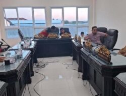 Pengadaan Tablet DPRD Sumenep Rp 500 Juta Kian Panas, Komisi I Desak Sekwan Batalkan Proyek Pengadaan Tablet DPRD Sumenep Rp 500 Juta Kian Panas, Komisi I Desak Sekwan Batalkan Proyek