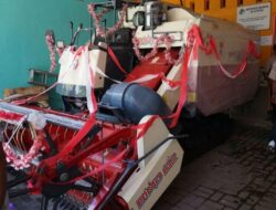 Pemkab Sidoarjo Serahkan Combine Harvester untuk Petani Sukodono, Dorong Efisiensi Panen dan Kesejahteraan