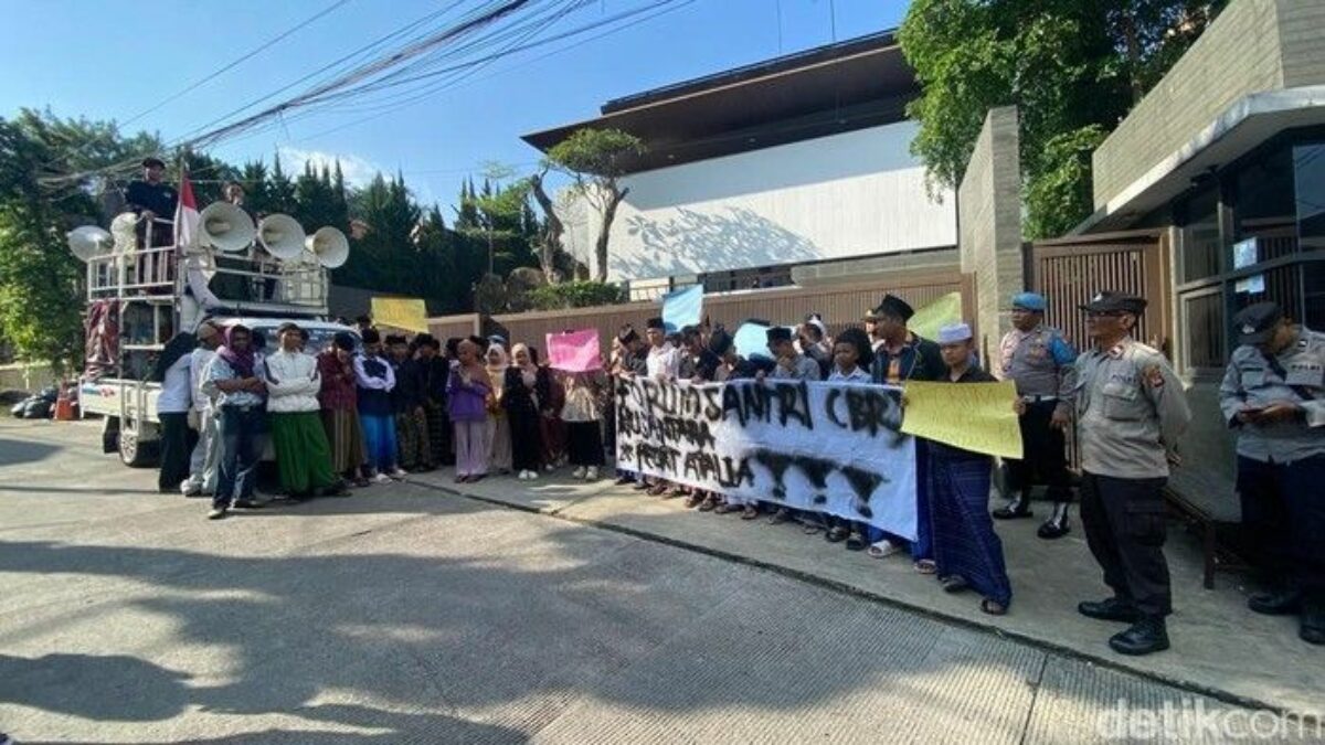 Rumah Ridwan Kamil Digeruduk Santri, Imbas Ucapan Atalia Soal Ponpes Al Khoziny