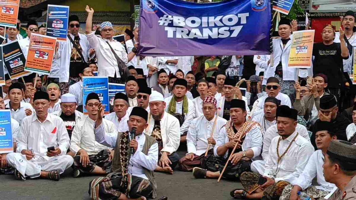 Ratusan Santri di Kabupaten Malang Unjuk Rasa Kecam Narasi Negatif Trans7