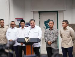 BLT Kesra Resmi Diluncurkan, 35 Juta Keluarga Dapat Rp900 Ribu dan Lulusan Baru Dapat Program Magang BLT Kesra Resmi Diluncurkan, 35 Juta Keluarga Dapat Rp900 Ribu dan Lulusan Baru Dapat Program Magang
