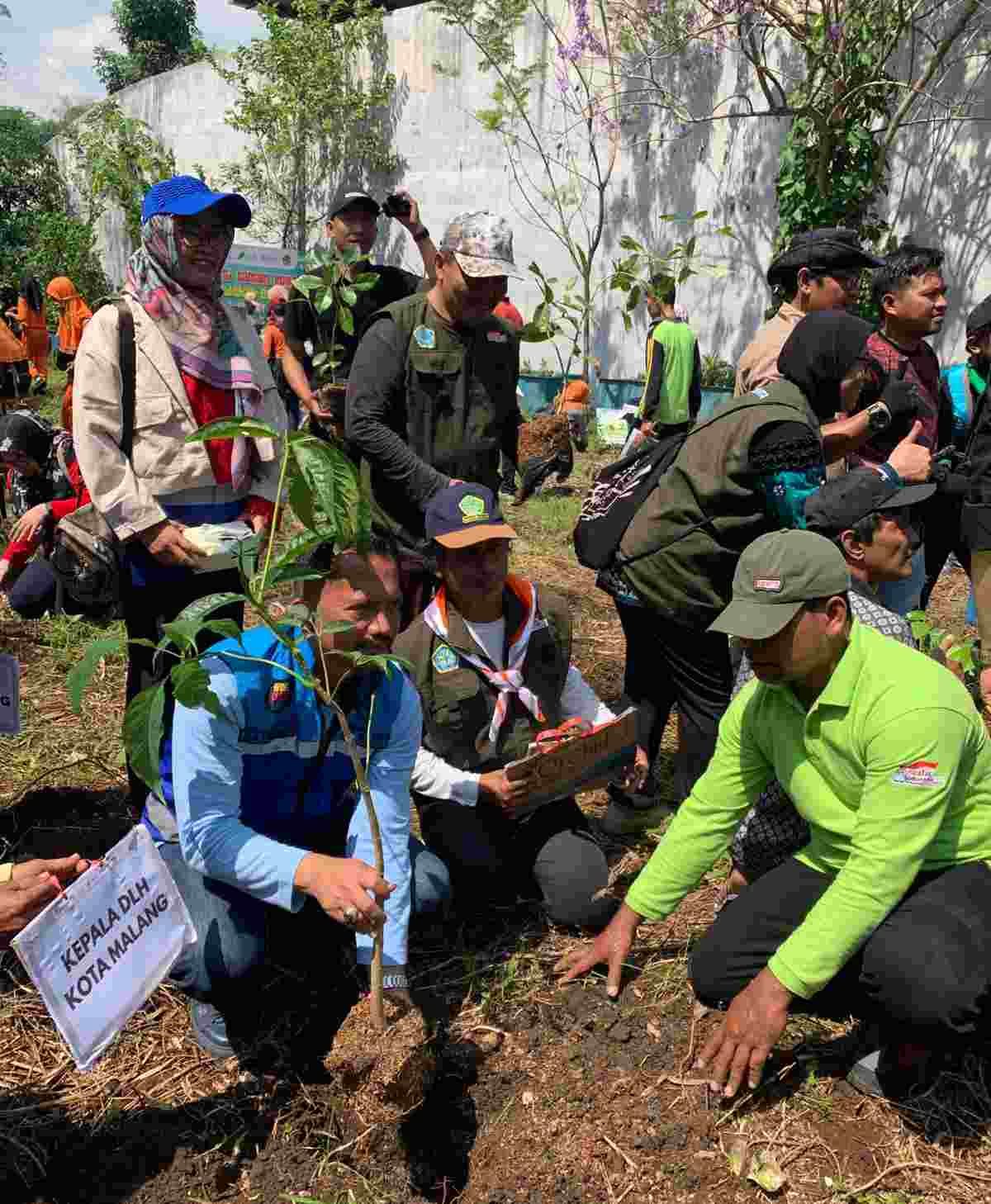 DLH Kota Malang Tanam 1.000 Pohon di TPA Supit Urang, Wujudkan Komitmen FOLU Net Sink 2030