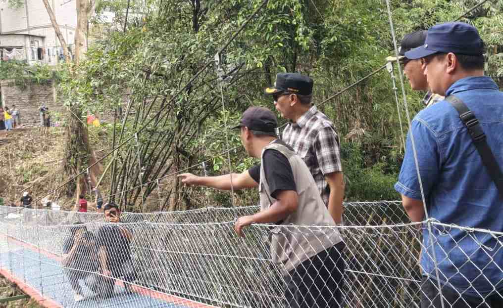 Jembatan Gantung Polehan Ubah Akses Warga: Kini Anak Sekolah Tak Perlu Memutar Jauh